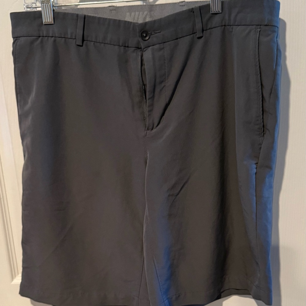 Nike Men's Dri-FIT Golf Shorts stretch construction moisture Wicking Sz 34